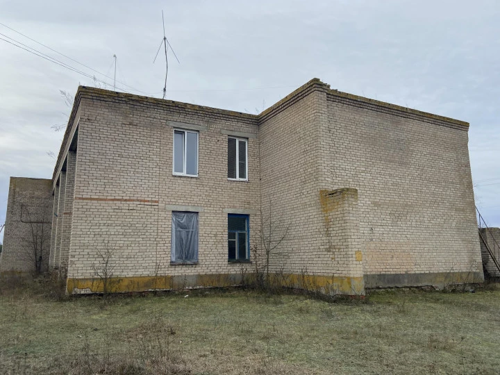 Имущественный комплекс (нежилое здание и з/у) в Орловской области, Болховский район, Михневское с/п, п.Щербовский